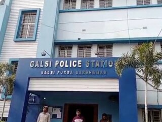 ছিনতাইয়ের ঘটনায় গ্রেফতার।