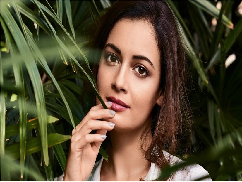 ব্রণ দূর করতে বেল পাতা ভীষণ কার্যকরী একটি উপাদান। তাই মুখে ব্রণ হলে আর চিন্তা না করেই বাড়িতে বেল গাছ থাকলে সেই বেলের পাতা দিয়ে করুন ব্রণের নিরাময়।। Input- Piya Gupta 