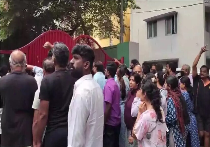মেইলের আইপি ঠিকানা থেকে বোঝা যায় যে এটি দেশের বাইরের। দিল্লি পুলিশ সন্দেহ করছে যে আইপি অ্যাড্রেসটি ভিপিএন-এর মাধ্যমে মাস্ক করা হতে পারে।