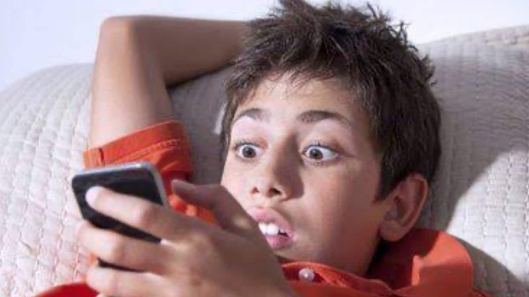 Smartphone bad effects: ইন্টারনেটে যৌন আবেদনের ছবি আপনার সন্তানকে কতটা প্রভাবিত করছে জানেন? 