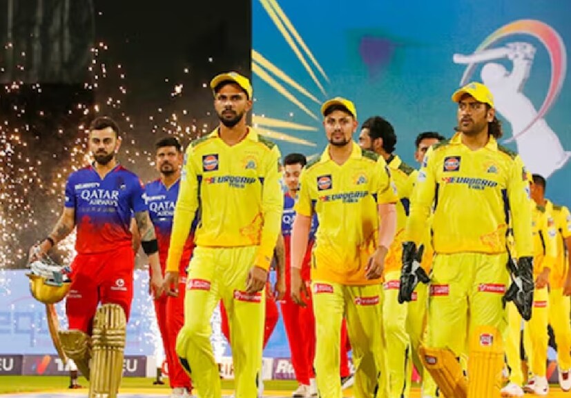 ধোনি, গায়কওয়াড়, জাদেজা এবং পাথিরানা ছাড়াও চেন্নাই ডেভন কনওয়ে, সমীর রিজভি এবং শিবম দুবের মধ্যে যেকোনো দুই খেলোয়াড়কে ধরে রাখবতে পারে। সিএসকে আরটিএম কার্ড কার জন্য ব্যবহার করে নিলামের মঞ্চে সেটাই দেখার।