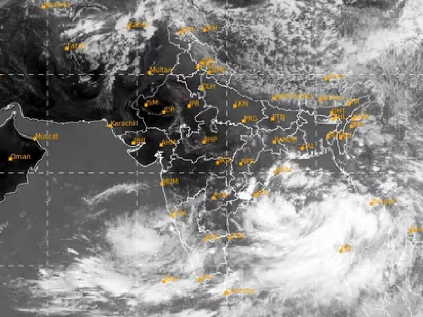 ভারতের মৌসম ভবন জানিয়ে দিল, বাংলাদেশের মংলার কাছাকাছি আজ, রবিবার, ২৬ মে মাঝরাতে আছড়ে পড়বে ঘূর্ণিঝড়। (প্রতীকী ছবি)