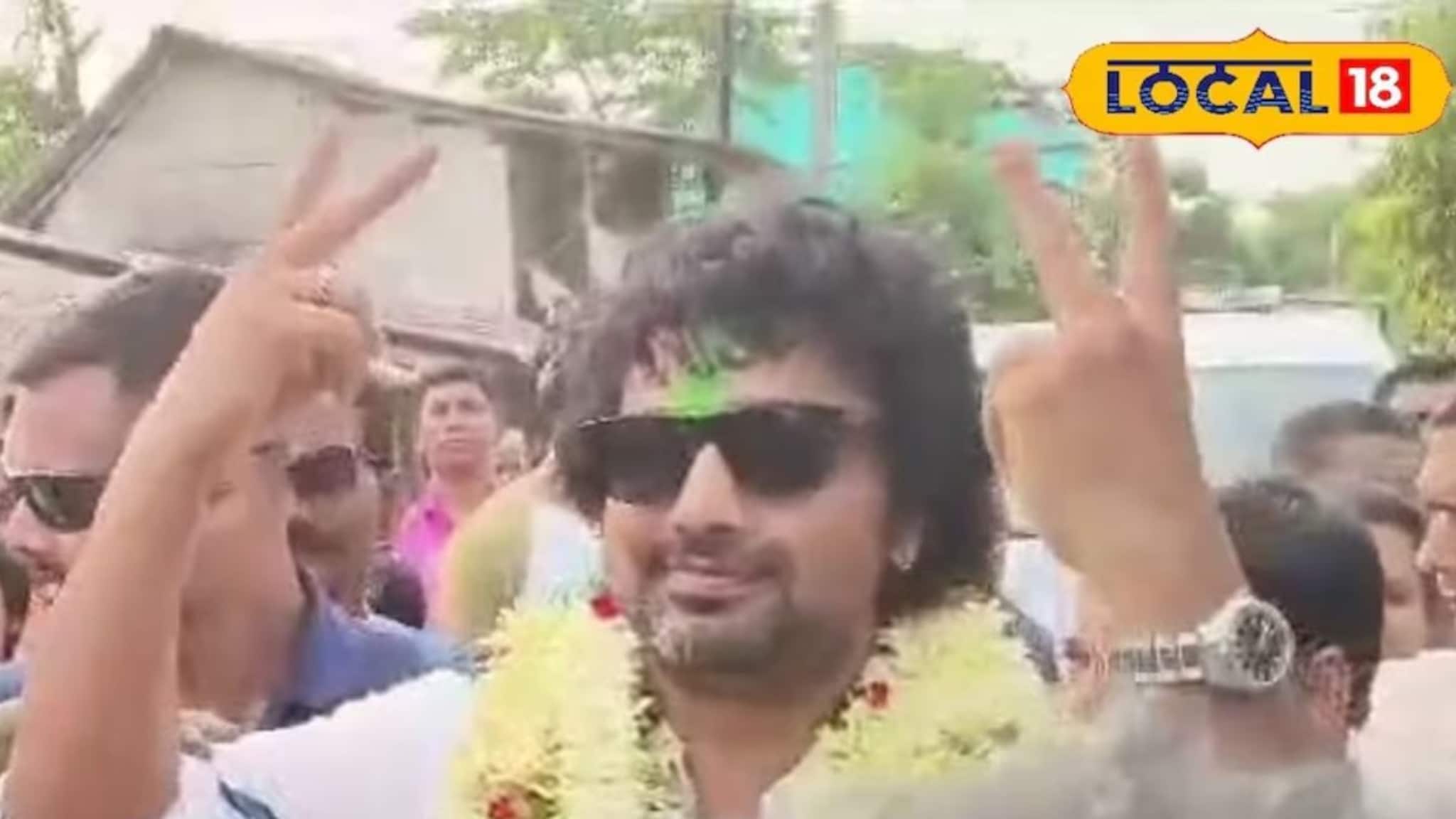 Lok Sabha Election: ভোটের দিনেই সবুজ আবির খেলায় মাতলেন দেব ও কর্মীরা!