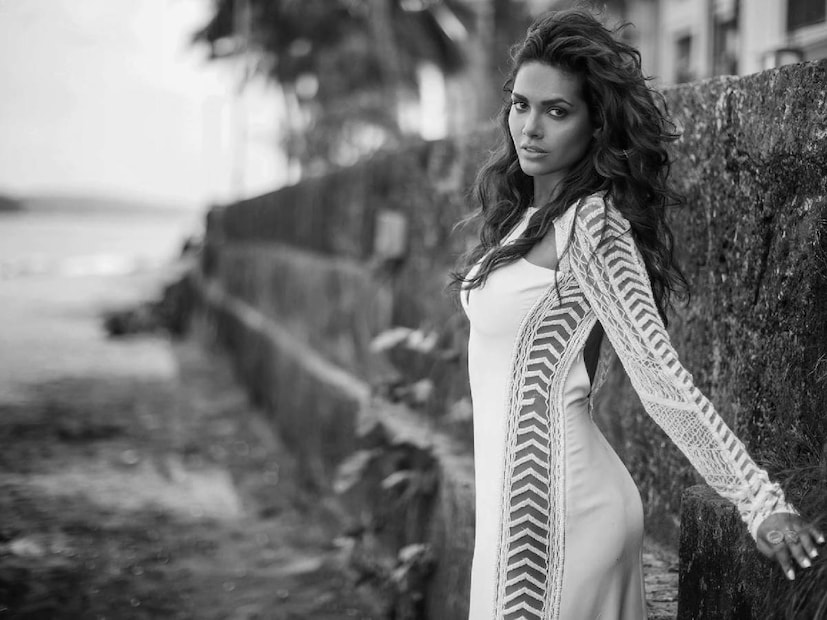 ‘‘আমি যদি আজ অভিনেত্রী না হতাম, তিন সন্তানের জন্ম দিয়ে ফেলতাম এতদিনে,’’ এমনই জানিয়েছেন বলি তারকা এষা গুপ্তা। মা হওয়ার পরিকল্পনা অনেকদিনেরই। কিন্তু পেশার কারণেই সেই পদক্ষেপ করতে একটু সময় নিয়েছেন।