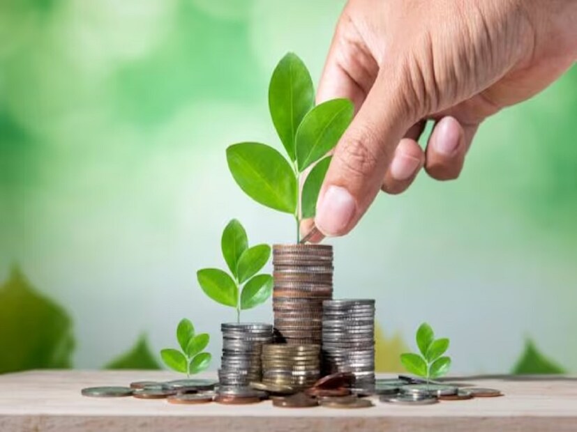 SBI সিনিয়র সিটিজেন ৩-বছরের FD-তে সুদের হার হল ৭.২৫%৷ যদি কোনও বিনিয়োগকারী এই স্কিমে ৩,০০,০০০ টাকা বিনিয়োগ করেন, তাহলে তার বিনিময়ে ৭২,১৬৪ টাকা সুদ পাবেন৷ ৫-বছরের SBI সিনিয়র সিটিজেন FD ৭.৫০% সুদের হার অফার করে।