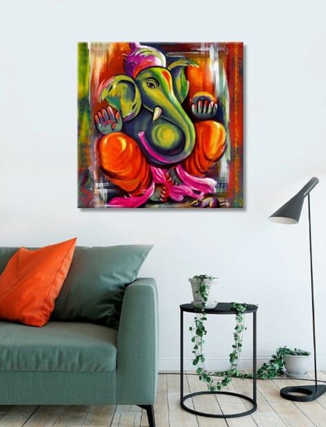 এছাড়াও কোনও ঠাকুরের ছবির ফ্রেম যদি ভেঙে যায় তা হলে তা বাড়ি থেকে সরিয়ে ফেলুন। এতে বাড়িতে ভীষণ ভাবে নেগেটিভ শক্তি বেড়ে যায়।