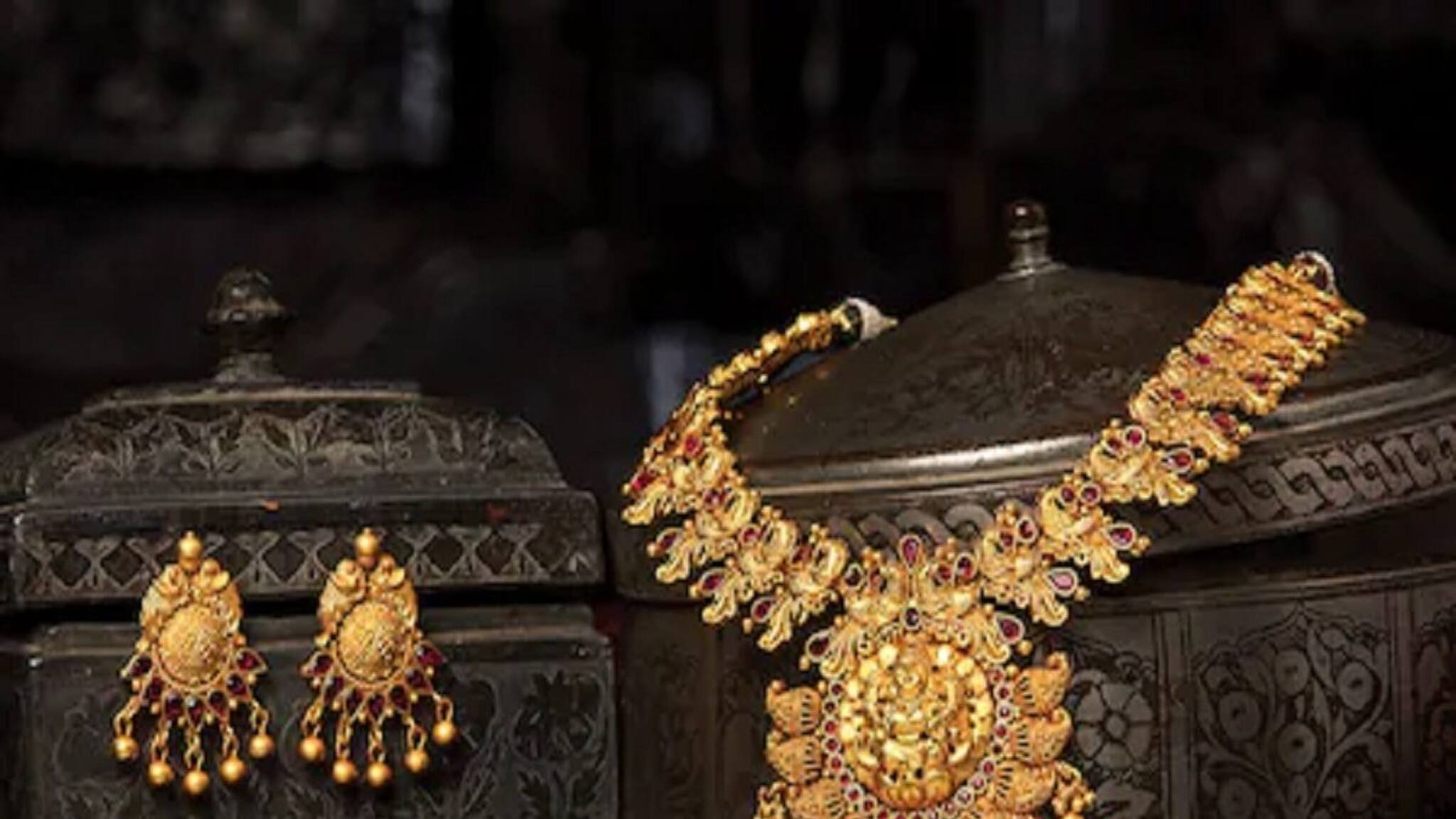 বাড়িতেই নতুনের মতো চকচকে করে নিন সোনার গয়না! লাগবে সামান্য এই কয়েকটা জিনিস