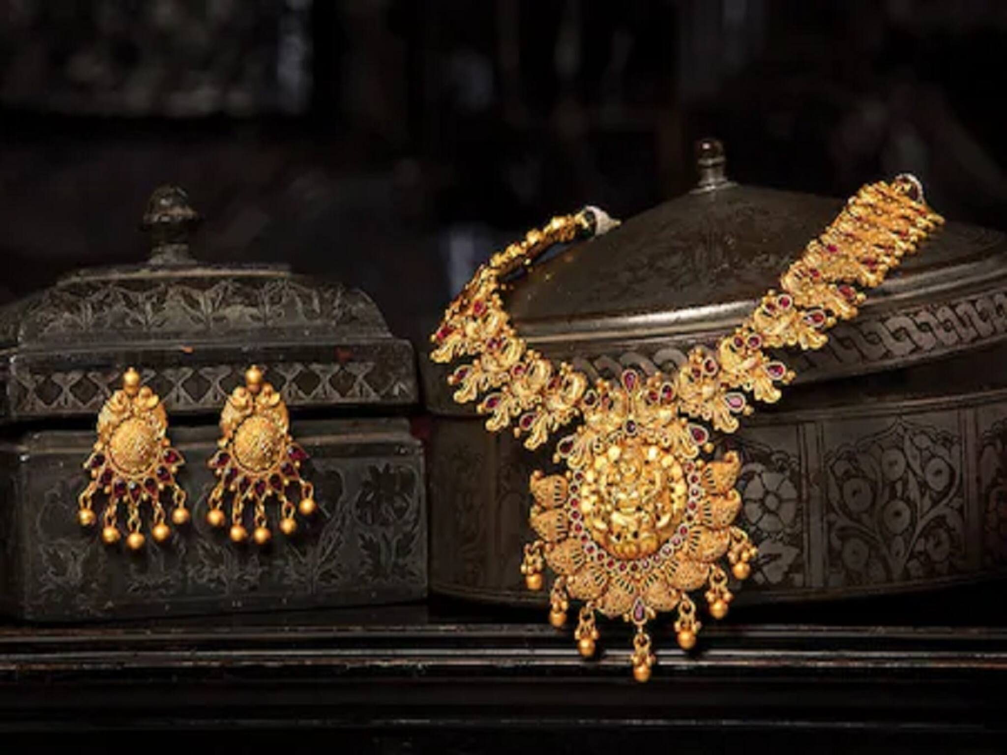 বাড়িতেই নতুনের মতো চকচকে করে নিন সোনার গয়না! লাগবে সামান্য এই কয়েকটা জিনিস