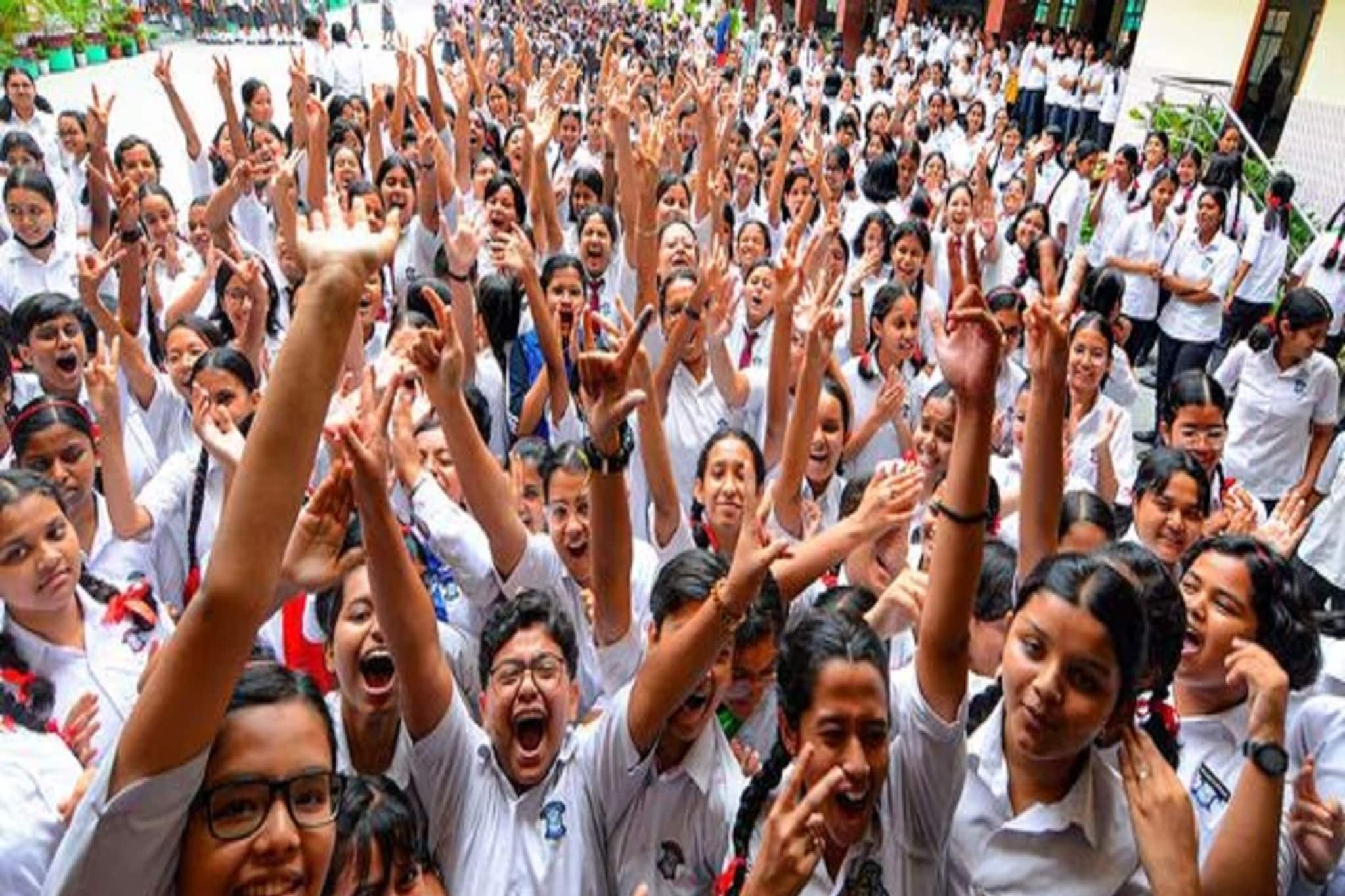 বদলে গেল উচ্চ মাধ্যমিক ২০২৪-এর মেধাতালিকা, চমকে দিল সোহম-প্রাঞ্জল-সাত্যকী! জানুন