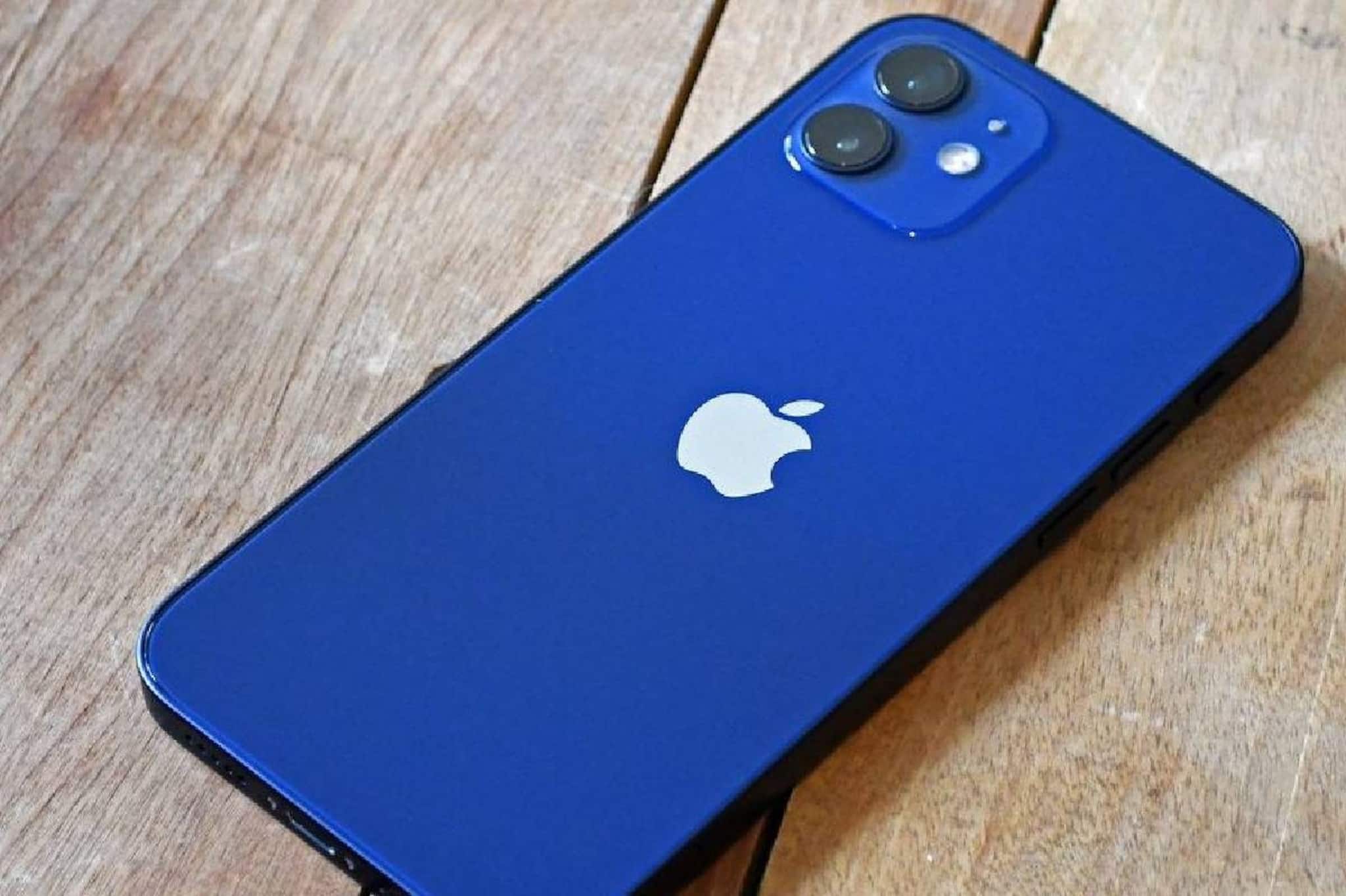 Flipkart Sale on iPhone: শখ ১৬ আনা, খরচে পিছপা? Flipkart-এ জলের দরে মিলছে iPhone ১২! এই দাম স্বপ্নেও ভাবতে পারবেন না