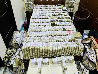 বিপুল টাকা উদ্ধার
