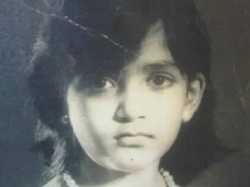 ৮০-এর দশকে বিনোদন জগৎ দাপিয়ে বেরিয়েছেন শিশুশিল্পী। তবে ষোড়শী হতেই সুন্দরীকে নায়িকা হিসেবে বড়পর্দায় অভিনয় করতে দেখা যায়। আজও তাঁর রূপের ছটায় কুপোকাত ভক্তরা।