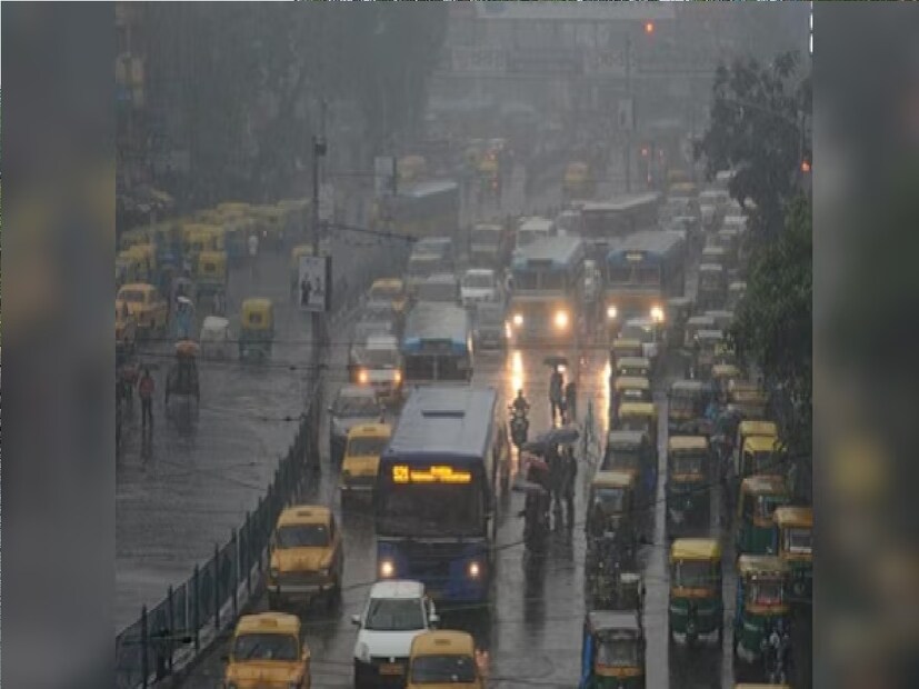 *জলপাইগুড়ি: জলপাইগুড়িতে মেঘলা আকাশ। গত ২৪ ঘণ্টায় সর্বোচ্চ তাপমাত্রা ছিল ২৮.২ ডিগ্রি সেলসিয়াস, সর্বনিম্ন তাপমাত্রা ২৪.৩ ডিগ্রি সেলসিয়াস। রাতভর চলেছে বৃষ্টি। সকাল থেকে থমথমে আকাশ। ভারী বৃষ্টির সম্ভাবনা।