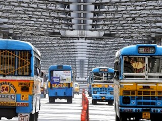 রাস্তায় কমছে বেসরকারি বাস