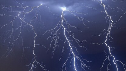 দুর্যোগ-বজ্রপাতে মর্মান্তিক দুর্ঘটনা! আশঙ্কাজনক কলকাতা বিমানবন্দরের দুই কর্মী দুর্যোগ-বজ্রপাতে মর্মান্তিক দুর্ঘটনা! আশঙ্কাজনক কলকাতা বিমানবন্দরের দুই কর্মী