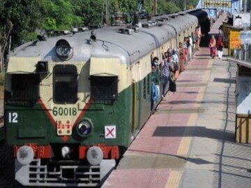 বাতিল একগুচ্ছ লোকাল ট্রেন