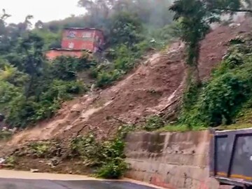 মিজোরামে মৃতের সংখ্যা কমপক্ষে ২৮।
