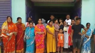 পরিবারের সদস্যেরা। পরিবারের সদস্যেরা।