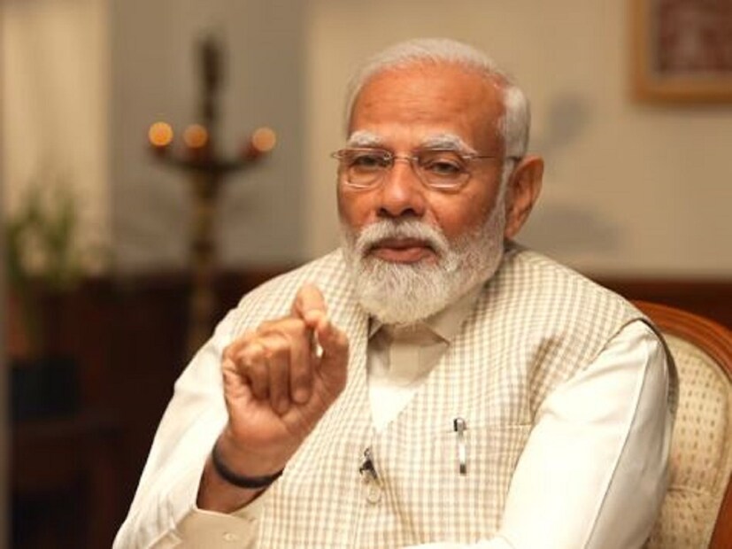 দেশের প্রধানমন্ত্রীর বেতন মাসে ১ লক্ষ ৬৬ হাজার টাকা৷ যার মধ্যে মূল বেতন থাকে ৫০ হাজার টাকা৷ এ ছাড়াও ৪৫ হাজার টাকার সংসদীয় ভাতা, ২০০০ টাকা করে দৈনিক ভাতাও প্রধানমন্ত্রীর বেতনের মধ্যে ধরা থাকে৷ 