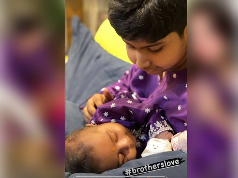 ধীরে ধীরে জানা যায়, যশ এবং নুসরতের সন্তানই ঈশান। তা ছাড়া যশের প্রথম পক্ষের সন্তান রেয়াংশও এই ঈশানের সঙ্গেই তাঁদের কাছে বড় হচ্ছে। দুই ছেলেকে নিয়ে সুখের সংসার তারকাদম্পতির।