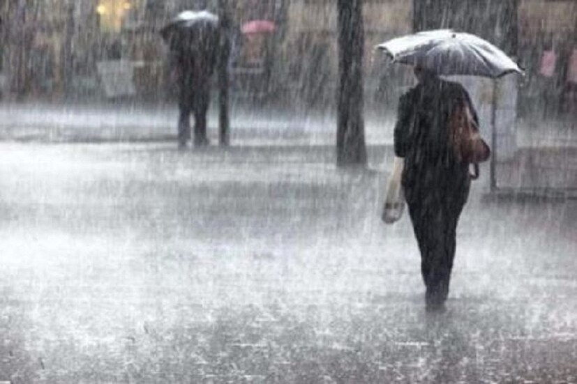 এই বৃষ্টির মধ্যে নিজেকে সুরক্ষিত রাখতে কীকরবেন?এ ব্যাপারে বিশেষজ্ঞ ডাক্তার চিন্ময় দেবগুপ্ত জানান, প্রবল বৃষ্টিতে নিরাপদে থাকতে গেলে কিছু বিষয়গুলি মাথায় রাখতে হবে।