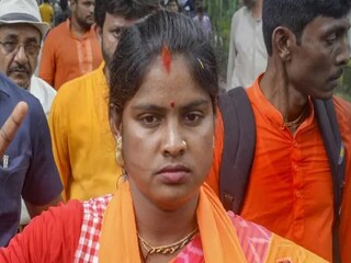 হাইকোর্টে রেখা