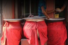 আচ্ছা বলুন তো বিরিয়ানির হাঁড়িতে লাল কাপড় থাকে কেন? কারণ শুনলে চমকে যাবেন কিন্ত