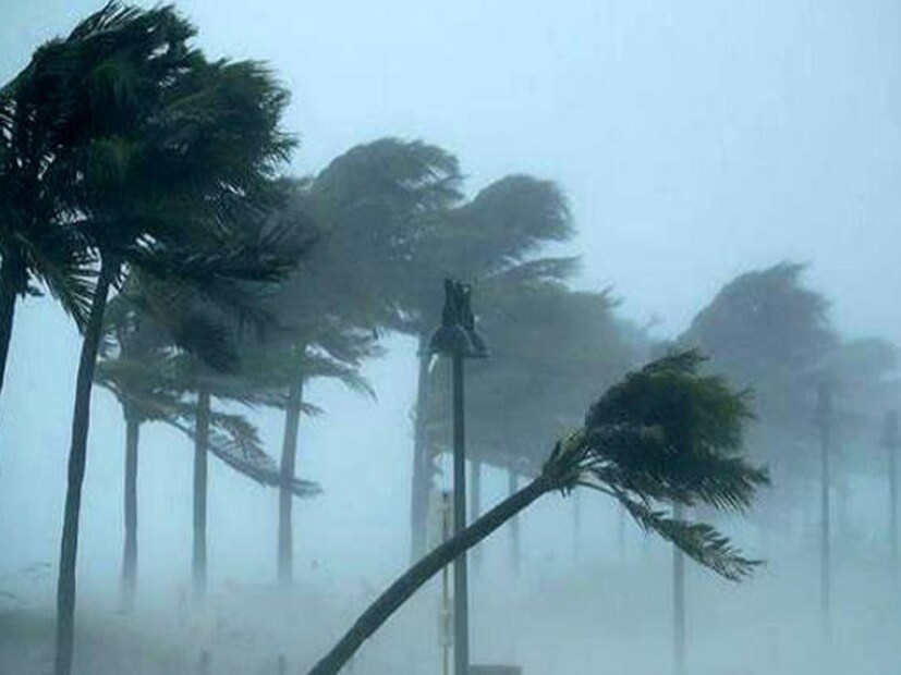 রবিবার উত্তরে ভারী বৃষ্টির সতর্কতা দার্জিলিং, জলপাইগুড়ি ও আলিপুরদুয়ার জেলায়। ওইসব এলাকার মানুষদের প্রয়োজন ছাড়া বাড়ির বাইরে না বেরোনোর পরামর্শ হাওয়া অফিসের। কালবৈশাখীর সতর্কতা জলপাইগুড়ি আলিপুরদুয়ার ও কোচবিহারেও।