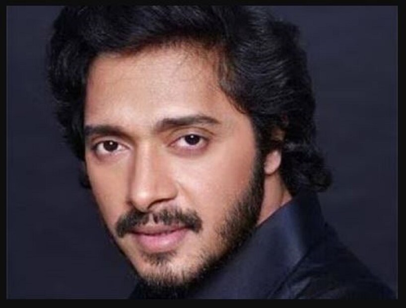 এবার অভিনেতা শ্রেয়সও তুললেন প্রশ্ন৷ যদিও তিনি এই ব্যাপারে আরও গবেষণা প্রয়োজন বলছেন তিনি৷ তিনি বলছেন যে তামাক সেবন করে না এবং কোন নেশাদ্রব্য গ্রহণ করে না। তাঁর কোলেস্টেরলের মাত্রা একটু বেশি হলেও তা নিয়ন্ত্রণে থাকা সম্ভব বলে তাঁকে আস্বস্ত করেছিলেন চিকিৎসক৷ তাহলে কেন এভাবে হঠাৎ হার্ট অ্যাটাক হল তাঁর? করোনা ভ্যাকসিন কোনওভাবে এর জন্য জায়ী নয় তো? 