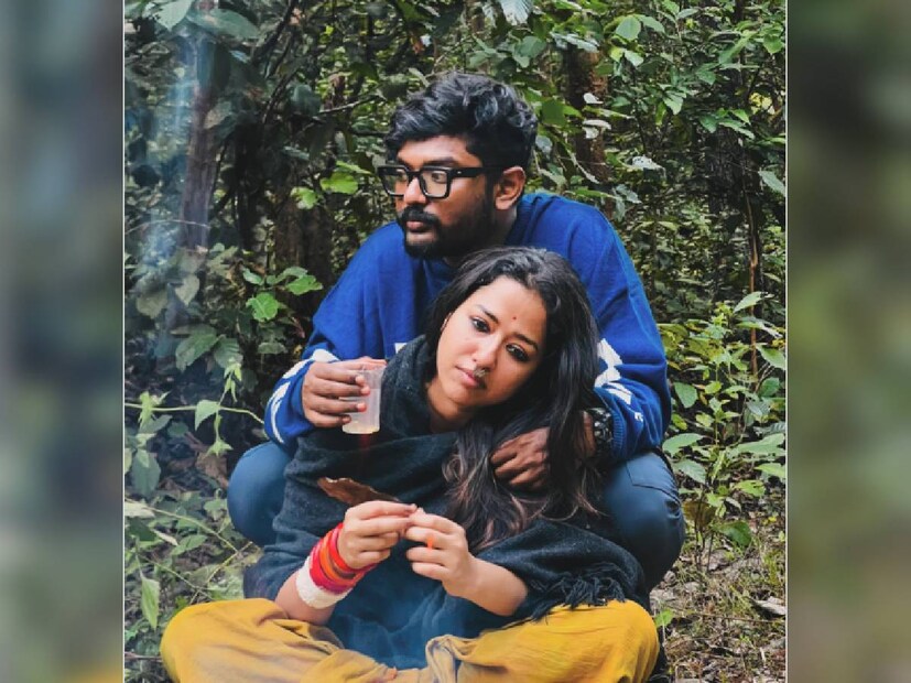 গত বছর থেকেই টলিপাড়ায় খবর, প্রেম করছেন গায়ক শোভন গঙ্গোপাধ‍্যায় এবং নায়িকা সোহিনী সরকার প্রেম করছেন। যদিও দুই তারকার কেউই এই ব‍্যাপারে বিশেষ কিছুই বলেননি। এবার সাতপাকে বাঁধা পড়ছেন বহুচর্চিত দম্পতি।