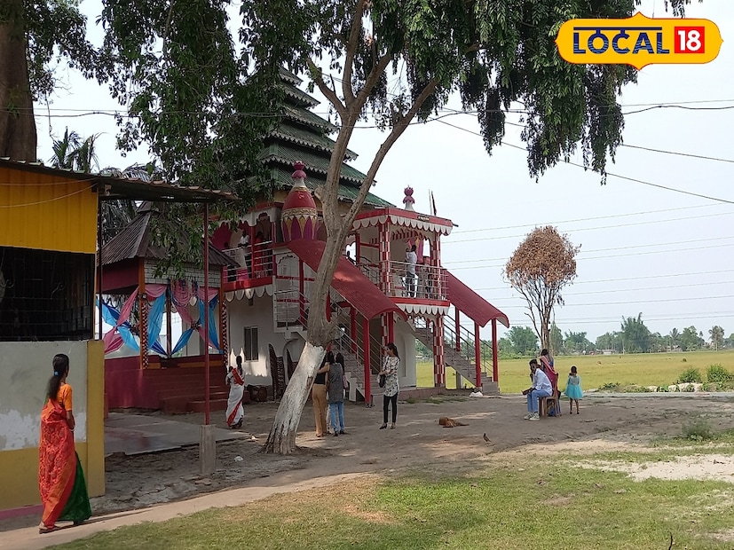 *বর্তমানে আরও সুসজ্জিত করা হয়েছে মন্দিরটি। পাশেই রয়েছে সবুজ গাছগাছালিতে ভরা জঙ্গল। কখনও কখনও গজরাজের দেখাও মেলে এখানে। এই এলাকাতেই রয়েছে বিশাল মা অন্নপূর্ণা দেবী মন্দির। মূলত, পর্যটকদের আকর্ষিত করতেই সেখানে তৈরি হয়েছে বিশাল বড় সুসজ্জিত মা অন্নপূর্ণার মন্দির। সেখানে রোজ নিয়ম করে পুজোর ব্যবস্থাও করা হয়েছে, রয়েছে প্রসাদ বিতরণের ব্যবস্থা। সংগৃহীত ছবি। 
