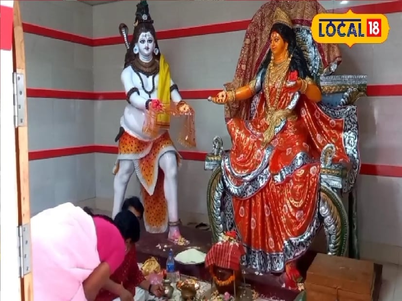 *নাম না জানা পরিযায়ী পাখিদের আনাগোনাও চোখে পড়ে এখানে। একদিকে ঘন জঙ্গল, একদিকে তীর্থ স্থান, পরিযায়ী পাখির আনাগোনা... সব মিলে সুন্দর শান্ত স্নিগ্ধ পরিবেশ পর্যটকদের মন জয় করবেই। মন্দিরের পাশেই পর্যটকদের রাত্রিবাস করার জন্য রয়েছে আনন্দ মঠ। সবরকমের সুবন্দোবস্ত রয়েছে সেখানে। সংগৃহীত ছবি। 