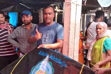 মালদহে খোলা বাজারে বিক্রি হচ্ছে সরকারি ত্রাণের ত্রিপল! উদ্ধার প্রচুর ত্রিপল