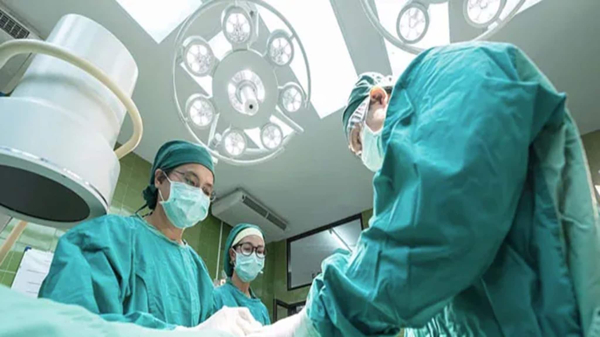 Three kg Tumor: মহিলার তলপেট থেকে বেরোল ৩ কেজির টিউমার! নজির গড়ল মফস্বলের হাসপাতাল