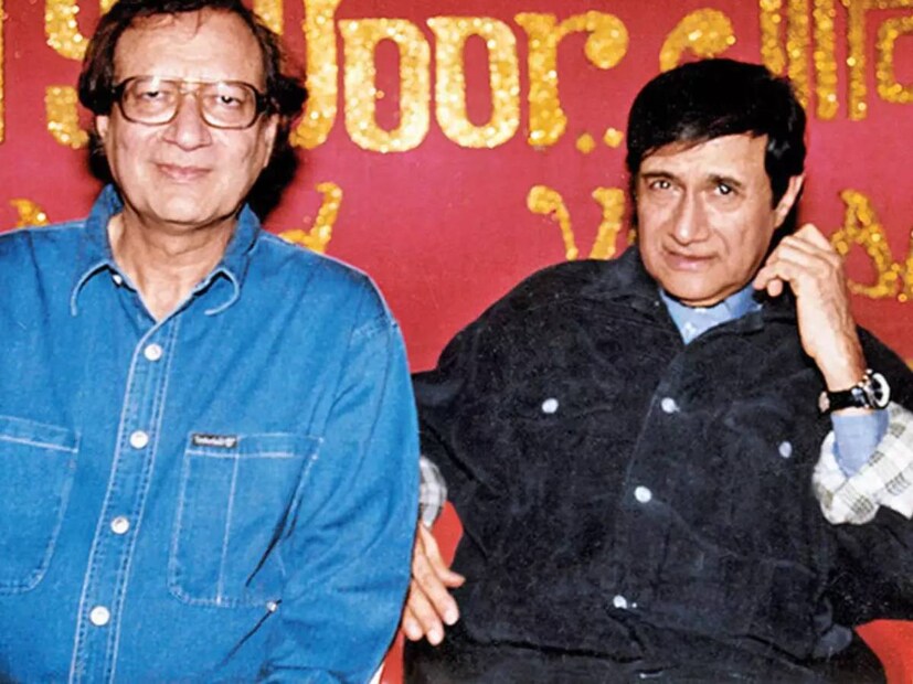 দেব আনন্দ এবং চেতন আনন্দ নবকেতন স্টুডিও প্রতিষ্ঠা করেছিলেন এবং বিজয়ও তাঁদের সঙ্গে কাজ করতে চেয়েছিলেন। তাই তাঁদের সঙ্গে দেবেন বলে মুম্বই আসেন। এবং ১৯৫৭ সালে দাদাদের সঙ্গে ‘নও দো গ্যারাহ’ পরিচালনা দিয়ে হাতেখড়ি হয় তাঁর।