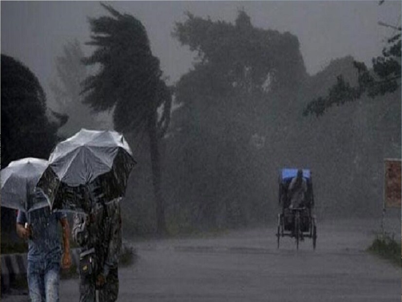 হাওয়া অফিস জানিয়েছে, শেষ দফার ভোটের দিন বৃষ্টি হতে পারে দক্ষিণে। পূর্বাভাস রয়েছে! টানা দু'দিন এই বৃষ্টির সম্ভাবনা থাকছে! তবে ভিজতে পারে ভোটগণনার দিনটিও। অর্থাৎ ১ থেকে ৪ গোটা দক্ষিণবঙ্গেই বৃষ্টির সম্ভাবনা থাকছে! photo source collected 
