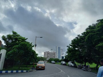 উত্তরে দিনভর বৃষ্টির পূর্বাভাস,দক্ষিণবঙ্গে বাড়বে তাপমাত্রা; ফিরবে গরম, অস্বস্তি