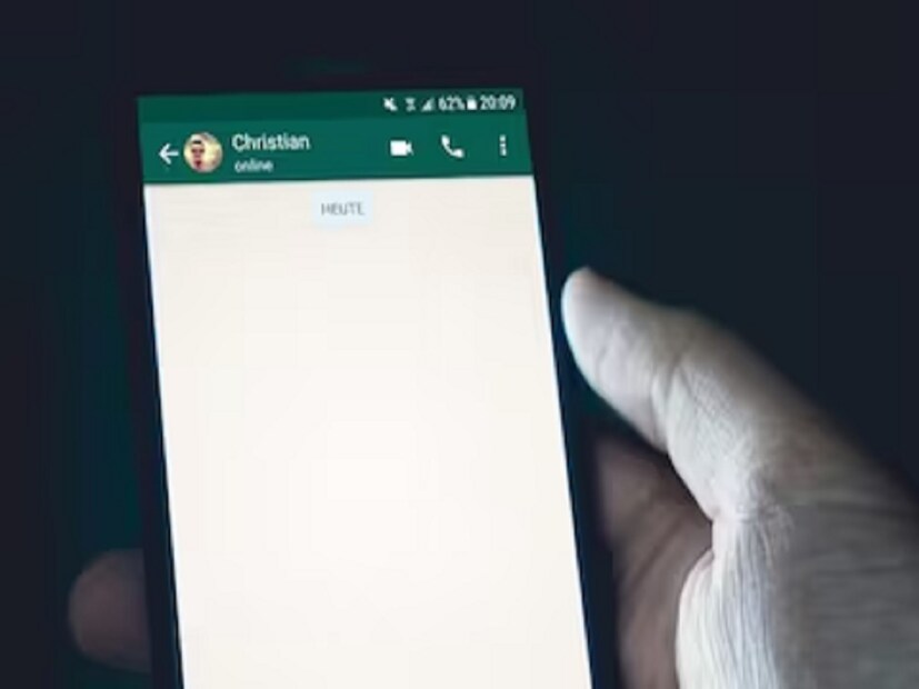 WhatsApp অডিও কল বার: এটা কী?এই ফিচারটি ইতিমধ্যেই অ্যান্ড্রয়েডে কিছু WhatsApp বিটা ব্যবহারকারীরা ব্যবহার করছেন। Wabetainfo-এর মতে, এই বারটিকে WhatsApp-এ কলিং ইন্টারফেসের একটি মিনি-স্ক্রিন ভার্সন বলা যেতে পারে।