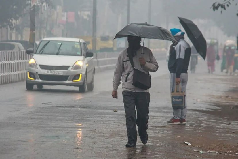 ভারতীয় আবহাওয়া বিভাগ (IMD) দিল্লি-এনসিআর-সহ সমগ্র উত্তর ভারতে ঠান্ডা সম্পর্কে একটি বড় আপডেট দিয়েছে। অক্টোবরের দ্বিতীয় শেষ সপ্তাহেও গরমে নাজেহাল মানুষের জন্য রয়েছে বড় সুখবর। আবহাওয়া অধিদফতর সূত্রে জানা গেছে, অক্টোবরের শেষ সপ্তাহে শীত প্রবেশ করতে পারে দেশে।