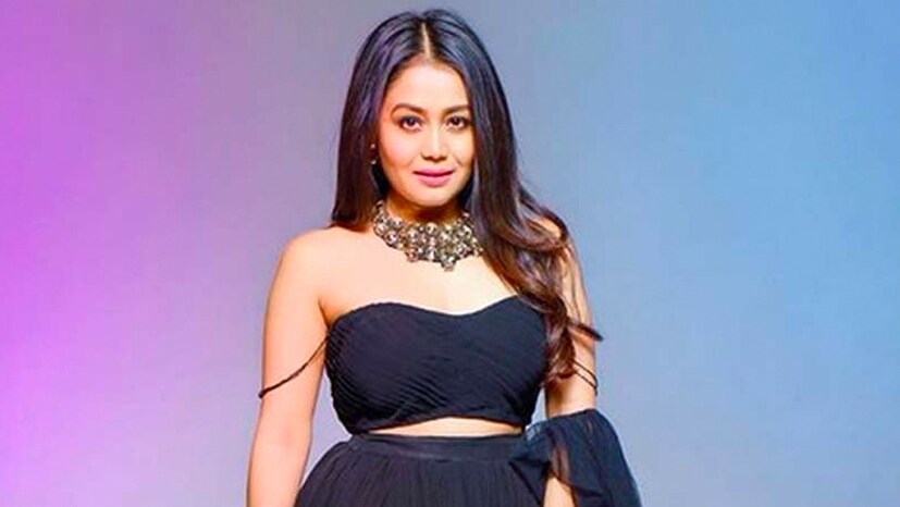 ঋষিকেশে জন্ম নেহার। ৯০-এর শুরুর দিকে নেহার পরিবার দিল্লিতে চলে আসেন। মাত্র ৪ বছর বয়সে নেহা স্থানীয় ফাংশন, ধর্মীয় জমায়েত, শোয়ে গান গাইতেন। পেতেন ৫০ টাকা। সেই দিয়ে সংসার চালাত তার পরিবার।
