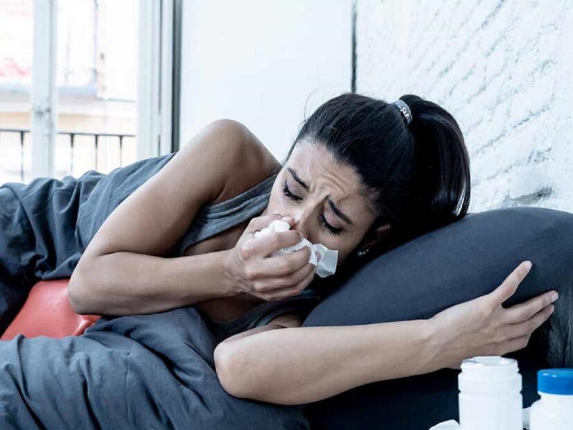 মানবদেহের জন্য অত্যন্ত গুরুত্পূর্ণ উপাদান হল জিঙ্ক বা দস্তা। বিশেষজ্ঞদের মতে, নারীদের প্রতি দিন ৮ মিলিগ্রাম ও পুরুষদের ১১ মিলিগ্রাম জিঙ্ক খাওয়া প্রয়োজন। জিঙ্ক রোগ প্রতিরোধ ক্ষমতা বাড়াতে, প্রোটিন উৎপাদন ও দেহের স্বাভাবিক বৃদ্ধি ও ডিএনএ তৈরিতে গুরুত্বপূর্ণ ভূমিকা পালন করে। জিঙ্কের অভাবে শরীরে একাধিক জটিল সমস্যা দেখা দেয়। কোন কোন উপসর্গ জিঙ্কের অভাবের কারণে দেখা দিতে পারে? মানবদেহের জন্য অত্যন্ত গুরুত্পূর্ণ উপাদান হল জিঙ্ক বা দস্তা। বিশেষজ্ঞদের মতে, নারীদের প্রতি দিন ৮ মিলিগ্রাম ও পুরুষদের ১১ মিলিগ্রাম জিঙ্ক খাওয়া প্রয়োজন। জিঙ্ক রোগ প্রতিরোধ ক্ষমতা বাড়াতে, প্রোটিন উৎপাদন ও দেহের স্বাভাবিক বৃদ্ধি ও ডিএনএ তৈরিতে গুরুত্বপূর্ণ ভূমিকা পালন করে। জিঙ্কের অভাবে শরীরে একাধিক জটিল সমস্যা দেখা দেয়। কোন কোন উপসর্গ জিঙ্কের অভাবের কারণে দেখা দিতে পারে?