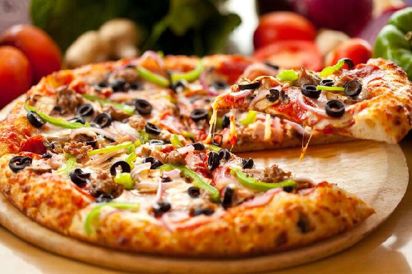 পিৎজা– বাড়িতে বানানো ১৪০ গ্রাম পিৎজায় থাকে ৭৬৫ মিলিগ্রাম সোডিয়াম। অন্যদিকে রেস্তোরাঁয় বানানো সমপরিমাণ পিৎজায় থাকে ৯৫৭ মিলিগ্রাম সোডিয়াম