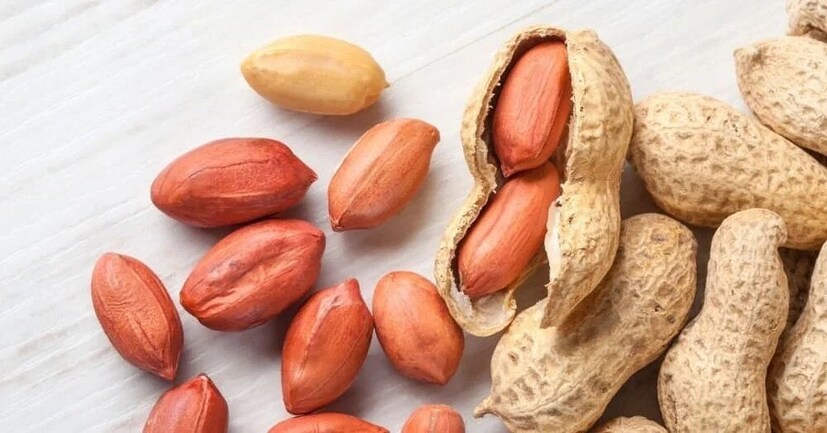 প্রশ্ন ১: প্রতিদিন চিনাবাদাম চিবানো কি বৃদ্ধিকে ত্বরান্বিত করে?উত্তর: প্রতিদিন চিনাবাদাম চিবিয়ে খেলে স্মৃতিশক্তি দ্রুত উন্নত হয়। চিনাবাদামে ম্যাগনেসিয়াম, ফোলেট, কপার এবং আরজিনিনের মতো খনিজ রয়েছে। উচ্চ পুষ্টিগুণের কারণে নিয়মিত চিনাবাদামকে খাদ্যতালিকায় অন্তর্ভুক্ত করা খুবই উপকারী। প্রতিদিন এক মুঠো চিনাবাদাম প্রয়োজনীয় পুষ্টি পাওয়ার জন্য তা যথেষ্ট।