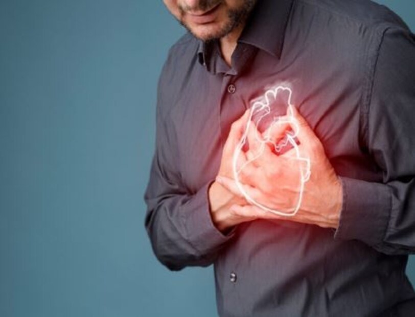 রক্তে বেশি সোডিয়াম মানেই শরীরে জল জমা হয়, ব্লাড প্রেশার বেড়ে যাতে পারে, হার্টের সমস্যা দেখা দিতে পারে এবং কিডনিও বিকল হতে পারে। এমনকি স্ট্রোক ও হার্ট ফেল পর্যন্ত হতে পারে। 