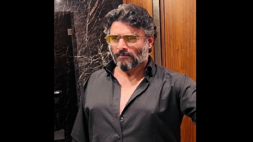 ‘‘যদি আমি ৩০ বছর ধরে একটি ডেস্কেই বসে থাকি, আমি হয়তো কাউকে আঘাত করে ফেলতে পারি। ওই কাজ আমার জন্য নয়। আমি শুধু প্রতিশ্রুতি দিতে পারি যে আমি তোমাকে হতাশ করব না।’’