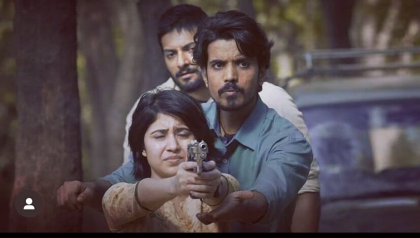 এরপর ওটিটি যাত্রা শুরু। আর সেখানেই ধীরে ধীরে তারকা তকমা অর্জন। ২০১৮ সালে 'মির্জাপুর'-এর দিয়ে ওটিটি-তে আত্মপ্রকাশ। তবে, হিট শো 'জামতারা'-তে অভিনয়ের পর আর পিছনে ফিরে তাকাতে হয়নি।