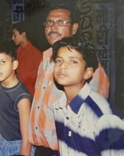 আসিফের বাবা মারা গেলে তিনি জীবিকা নির্বাহের জন্য ছোট ছোট চাকরি করতেন। পরে ২০১০ সালে তিনি তাঁর মাকে রাজি করান যাতে তিনি তাঁকে অভিনয় করতে দেন।