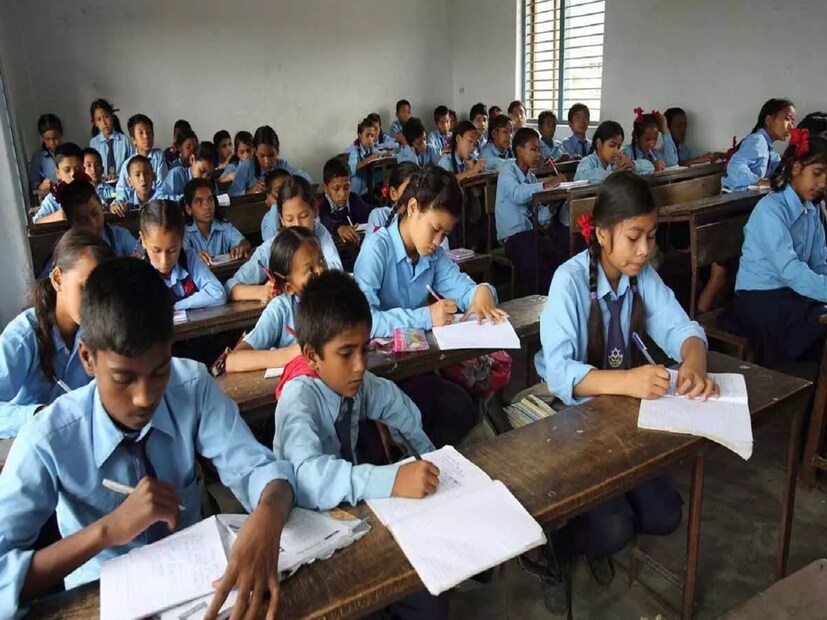 জিএইচএসএস বিনোবা আম্বেদকর মধ্যপ্রদেশের রতলামের একটি স্কুল। কিন্ডারগার্টেন থেকে মাধ্যমিক পর্যন্ত পড়াশোনা হয়। জনশিক্ষায় উদ্ভাবনের আইকন হিসেবে পরিচিতি রয়েছে এই স্কুলের। মূলত আদিবাসী মেয়েদের শিক্ষাদানের জন্য এই স্কুল তৈরি করা হয়েছিল।
