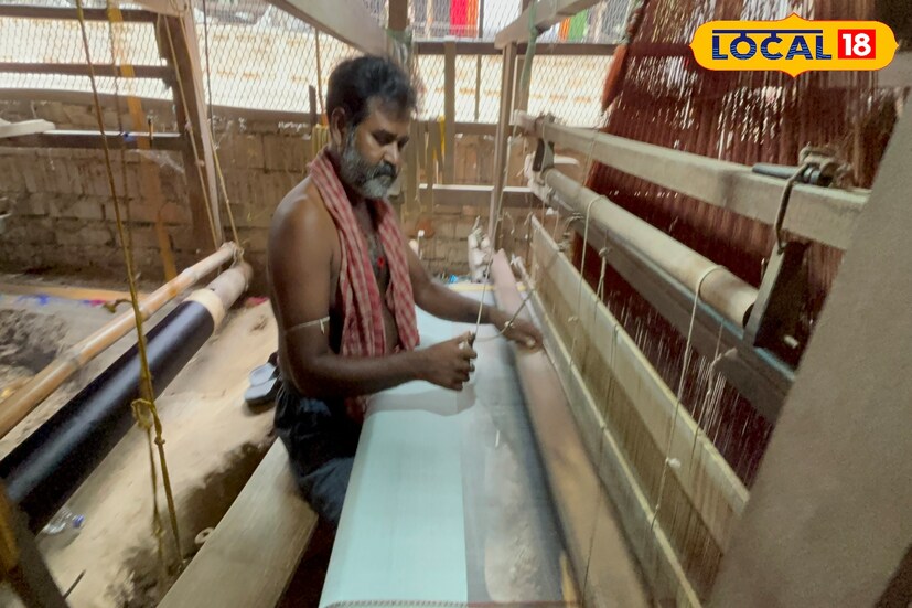 ৬) জানা গিয়েছে পাটের সুতো দিয়ে এই মেখলা শাড়ি তৈরি হচ্ছে এবং যা পাঠানো হচ্ছে আসামে। স্বভাবতই বর্তমানে কাজের সুযোগ পেয়ে অর্থ উপার্জন করছেন অনেকেই। সবশেষে বলাই যায় আসামের মেখলা শাড়ি তৈরি করেই হাল ফিরতে শুরু করেছে পূর্বস্থলীর তাঁতিদের।