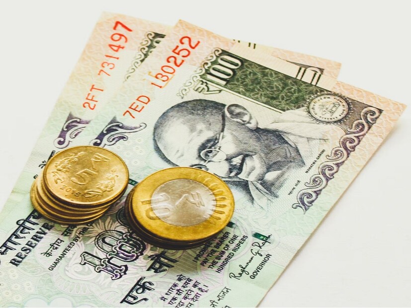 গাছের গোড়ায় জল জমলে চিচিঙ্গা গাছ নষ্ট হয়ে যেতে পারে। এছাড়া চিচিঙ্গা গাছে পোকা লেগে গেলে জলের মধ্যে ৪-৫ কোয়া রসুন থেঁতো করে এবং এক চামচ লঙ্কা গুঁড়ো দিয়ে ভালো করে মিশিয়ে সারারাত রেখে দিন।